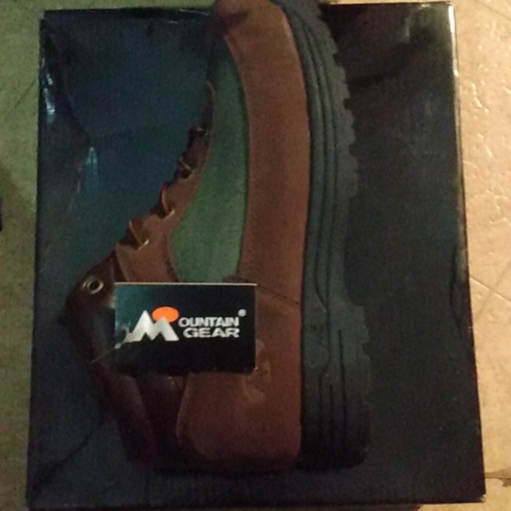 Mountain gear boys boots